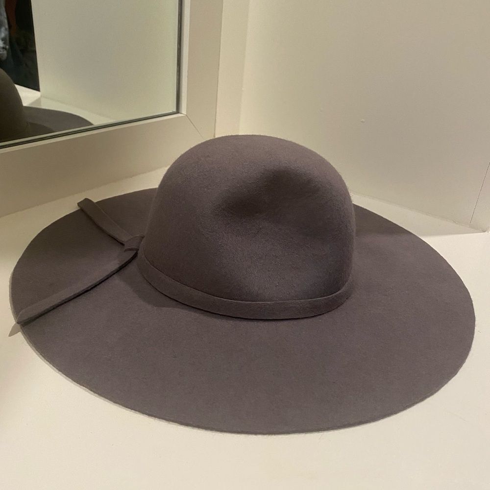 Floppy hat women purple 100% wool winter fall accessory.  Has small mark